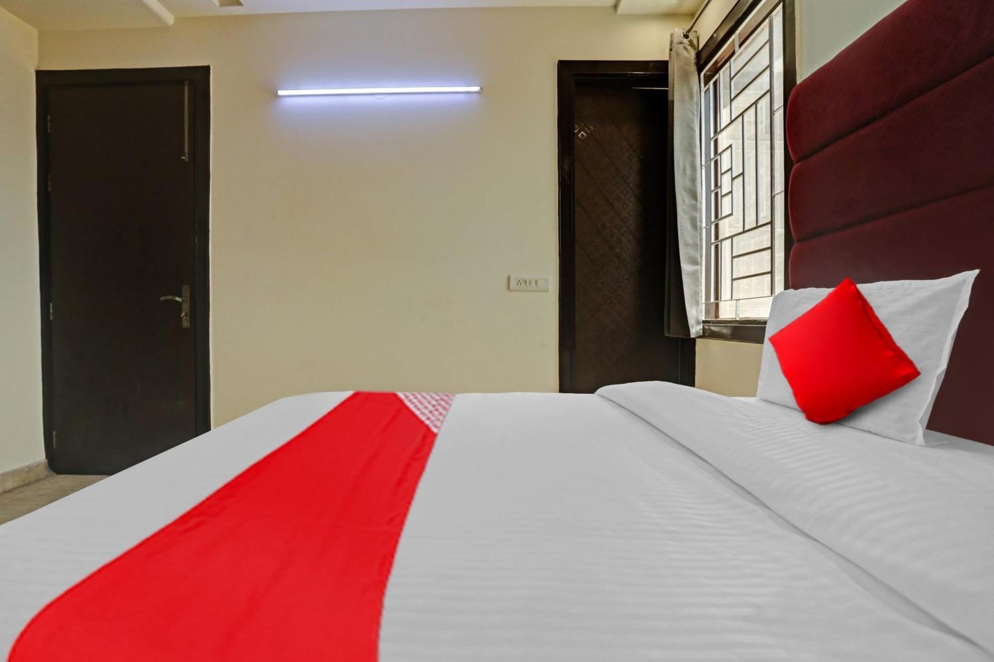 Hotel O Golden Key Inn Punjabi Bagh New Delhi Bagian luar foto